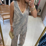 Conjunto blusa e calça Nenette em malha lurex bege e cinza