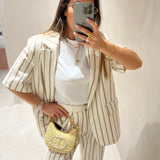 Conjunto ecru com risca camel