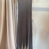 Vestido midi plissado Cecilia Prado em malha lurex prateada