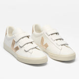 Ténis Veja branco com logo dourado | Recife Platine