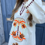 Vestido Ottod'ame bege com bordado colorido