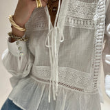 Blusa branca com bordados