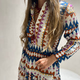 Vestido midi com print geométrico