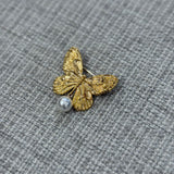 Broche Borboleta Dourada com Pérola de Água