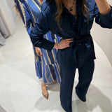 Conjunto de camisa e calça azul marinho estilo safari