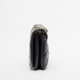 Mala de ombro Love Moschino acolchoada em preto com alça de corrente