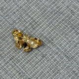 Broche Borboleta Dourada com Pérola