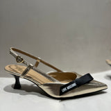 Sapato de salto Love Moschino com laço