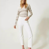 Pantalón Twinset de malla blanca con hebilla