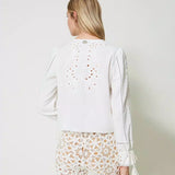 Abrigo corto Twinset blanco con bordado floral