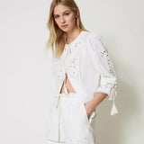 Pantalón corto Twinset blanco con bordado