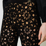Conjunto Twinset de cardigan e calça em croché preto