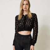 Conjunto Twinset de cardigan e calça em croché preto