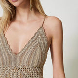 Vestido corto Twinset de crochet dorado