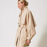 Trench coat curta TWINSET em sarja bege com cinto