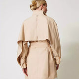 Trench coat curta TWINSET em sarja bege com cinto
