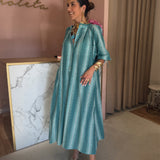 Kaftan Azul Turqueaa com Padrão Geométrico | VIOLETA
