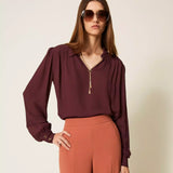 Blusa Bordeuax com Corrente e Franzidos | TWINSET