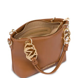 Mala de ombro Love Moschino em camel com logotipo metálico na alça