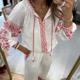 Blusa em algodão branco com bordados vermelho