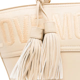 Mala de ombro Love Moschino com logo bordado em bege