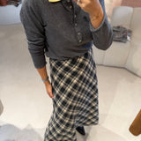 Polo em Malha Cinza com Gola Amarela | VIOLETA