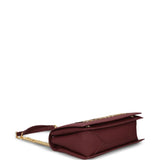 Mala de ombro em bordeaux com logo metálico |  Love Moschino