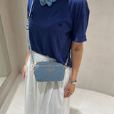 T-Shirt azul marinho com bordado
