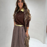 Polo em Malha Castanha com Gola Amarela | VIOLETA