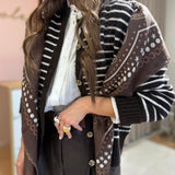 Cardigan em Malha Castanho com Riscas Brancas | VIOLETA
