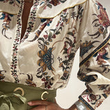 Blusa com padrão Farm Rio