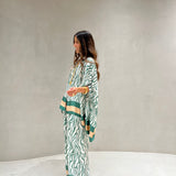 Conjunto acetinado animal print em verde