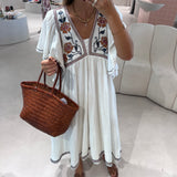 Vestido em algodão branco com bordados