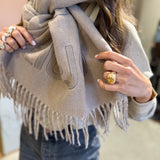 Estola com Logotipo em Relevo Bege | Liu Jo