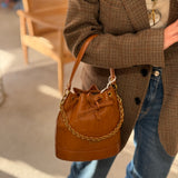 Mala bucket bag LIU JO em camel com logotipo em relevo