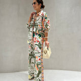 Conjunto de camisa e calça com estampado florido verde