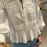 Blusa branca com bordados