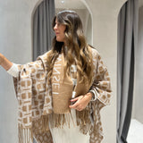 Poncho em lã camel TWINSET com logótipos em bege