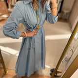 Vestido midi em azul céu com laço a trespasse no