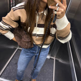 Polo Luka em Malha Leve com Risca Larga Camel | VIOLETA