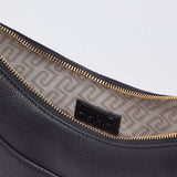 Mala Hobo Média com Pingente em Preto | LIU JO
