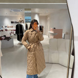 Casaco comprido acolchoado TWINSET em camel com mangas em tecido