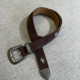 Cinto em Pele Castanho com Tachas Prateadas | VIOLETA