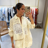 Conjunto camisa e calça Ottod'ame em bordado e renda ecru