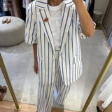 Conjunto ecru com risca azul