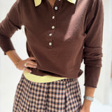Polo em Malha Castanha com Gola Amarela | VIOLETA