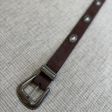 Cinto em Pele Castanho com Tachas Prateadas | VIOLETA