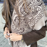 Lenço Estampa Bandana Bege | VIOLETA