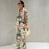 Conjunto de camisa e calça com estampado florido verde