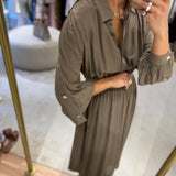 Vestido Liu Jo kaki com botões nas mangas